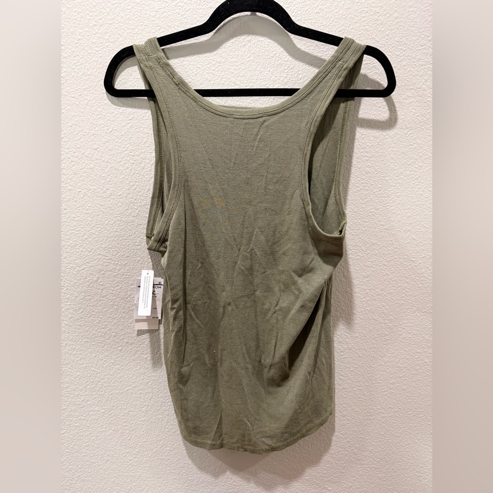 🌿 NWT Nordstrom Treasure & Bond Ribbed Olive Green Tank Top – Size L 🌿 - Picture 3 of 5